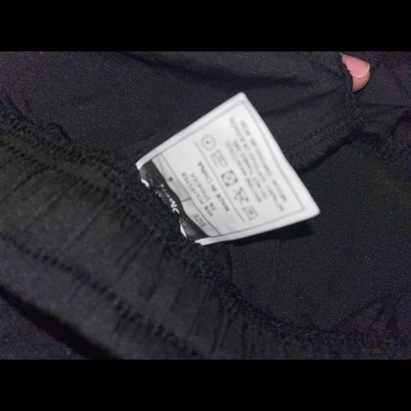 Treign shorts - Picture 3 of 3